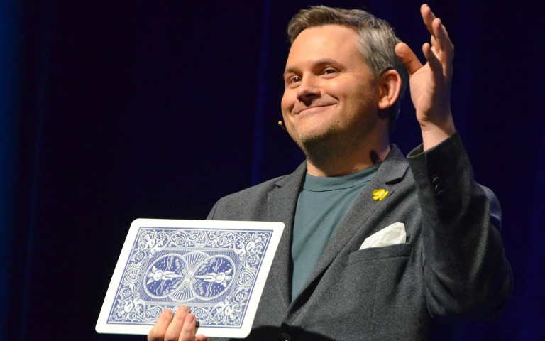 Preisträger Jan Martensen beim spezial Club Publikumspreis 25  live im Aegi Hannover_C_spezialClub_ Preisträger Jan Martensen beim spezial Club Publikumspreis 25  live im Aegi Hannover_C_spezialClub_