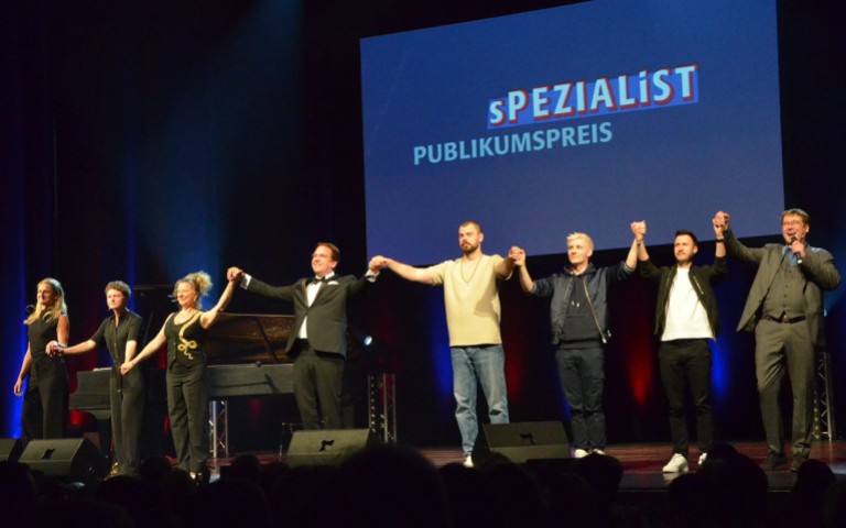 Finale beim spezial Club Publikumspreis sPEZIALiST  live im Aegi Hannover Mai 2024_C_spezialClub_