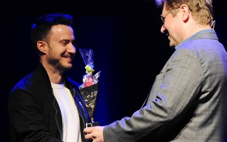 Preisträger Florian Wagner  beim spezial Club Publikumspreis  live im Aegi Hannover Mai 2024_C_spezialClub_