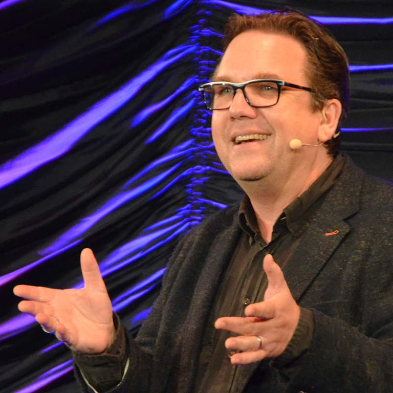 Matthias Brodowy hat am 31.10.23 eingeladen zu einem Abend rund um das Thema Tod.   _C_ spezial Club